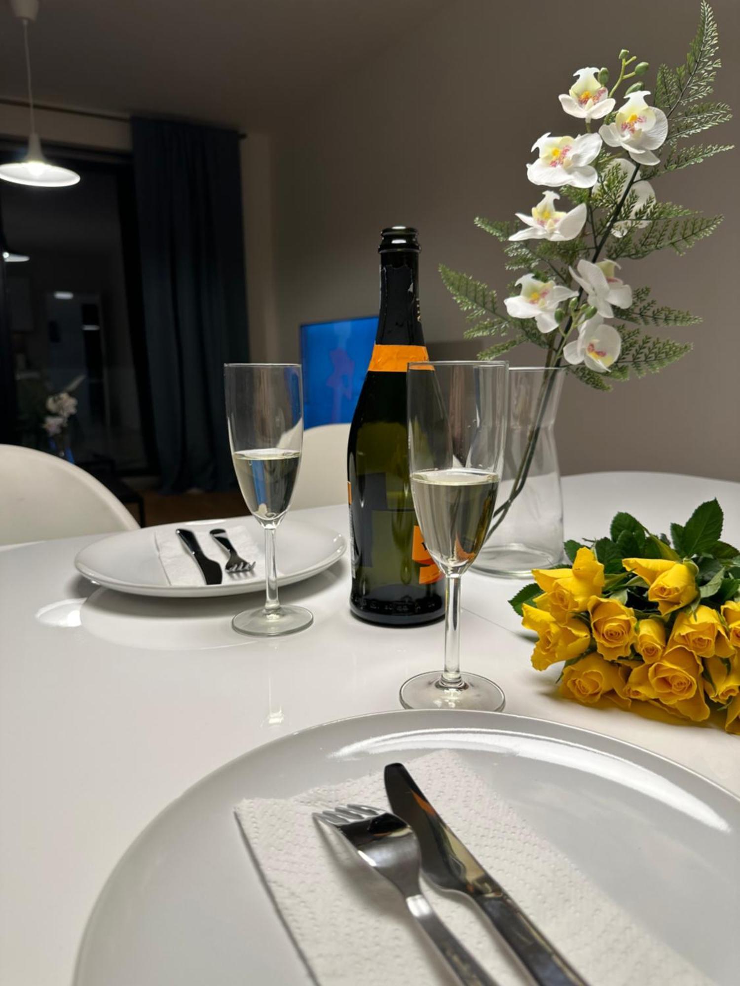 Apartment 4 Room, 2 Bath, Parking Prag Exteriör bild