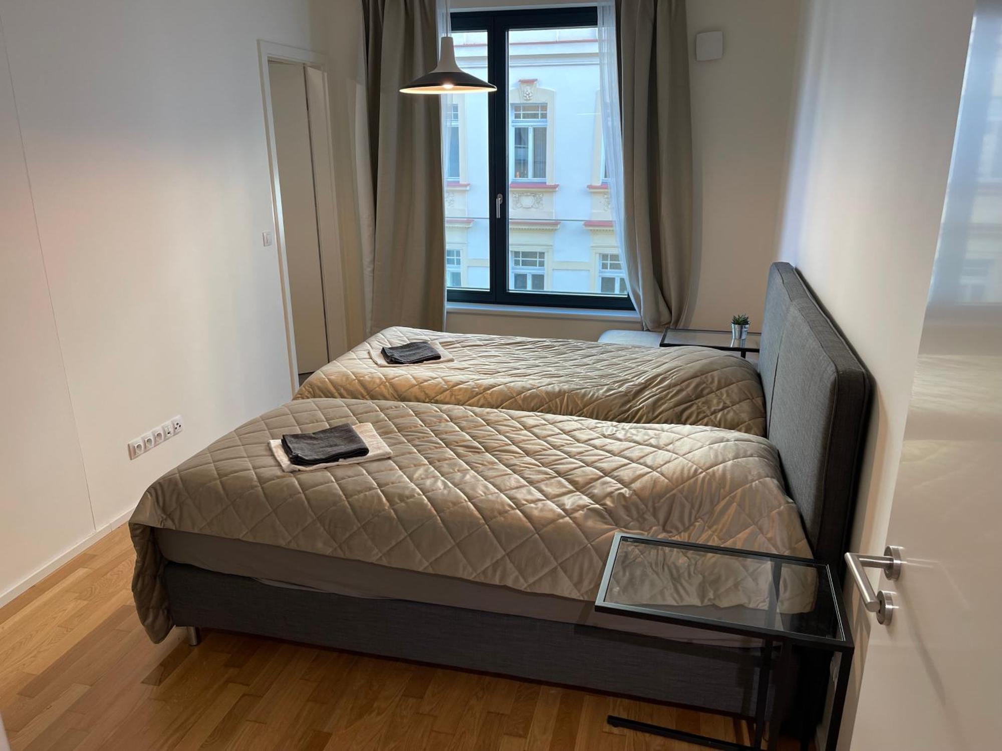 Apartment 4 Room, 2 Bath, Parking Prag Exteriör bild