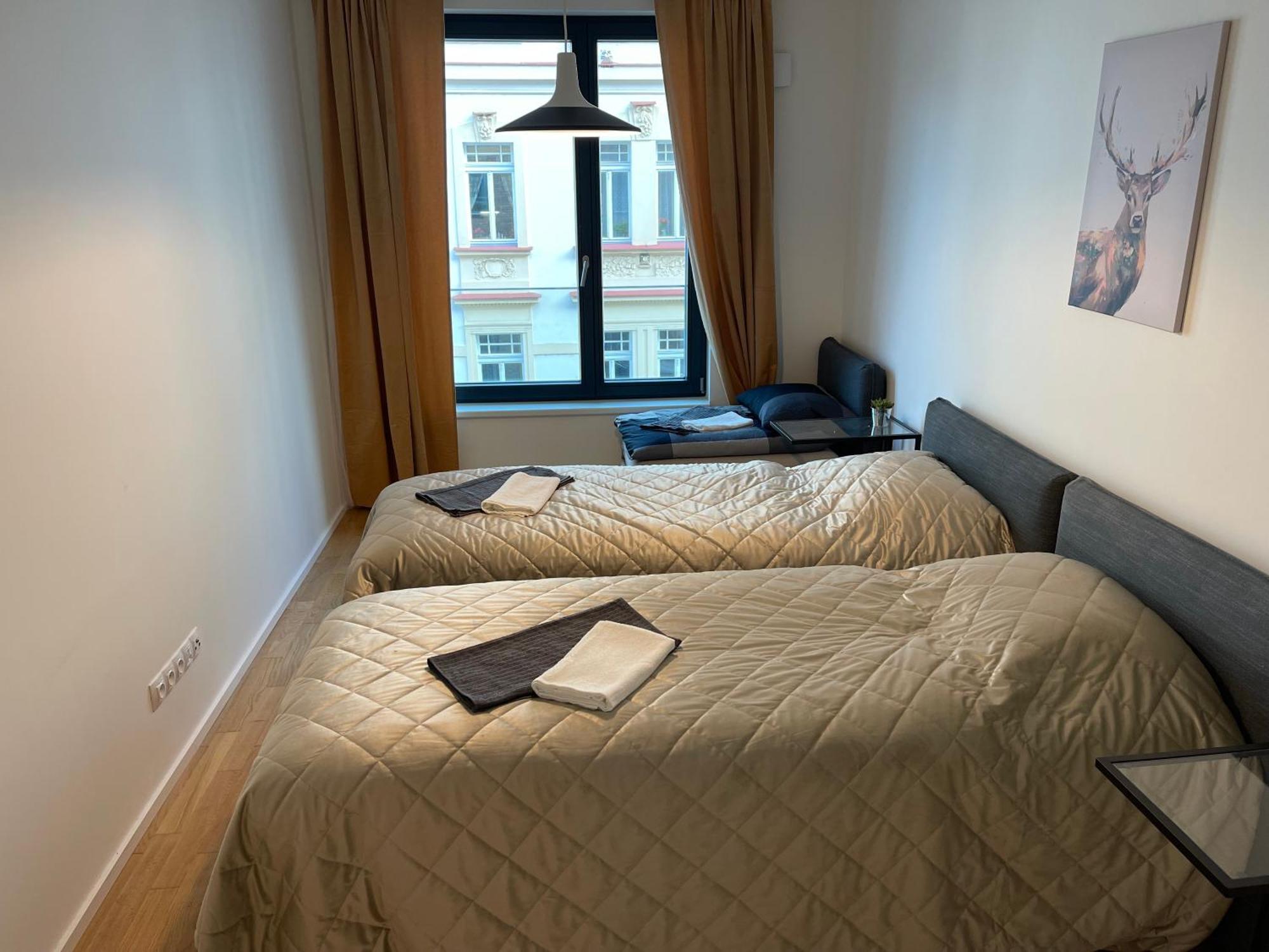 Apartment 4 Room, 2 Bath, Parking Prag Exteriör bild